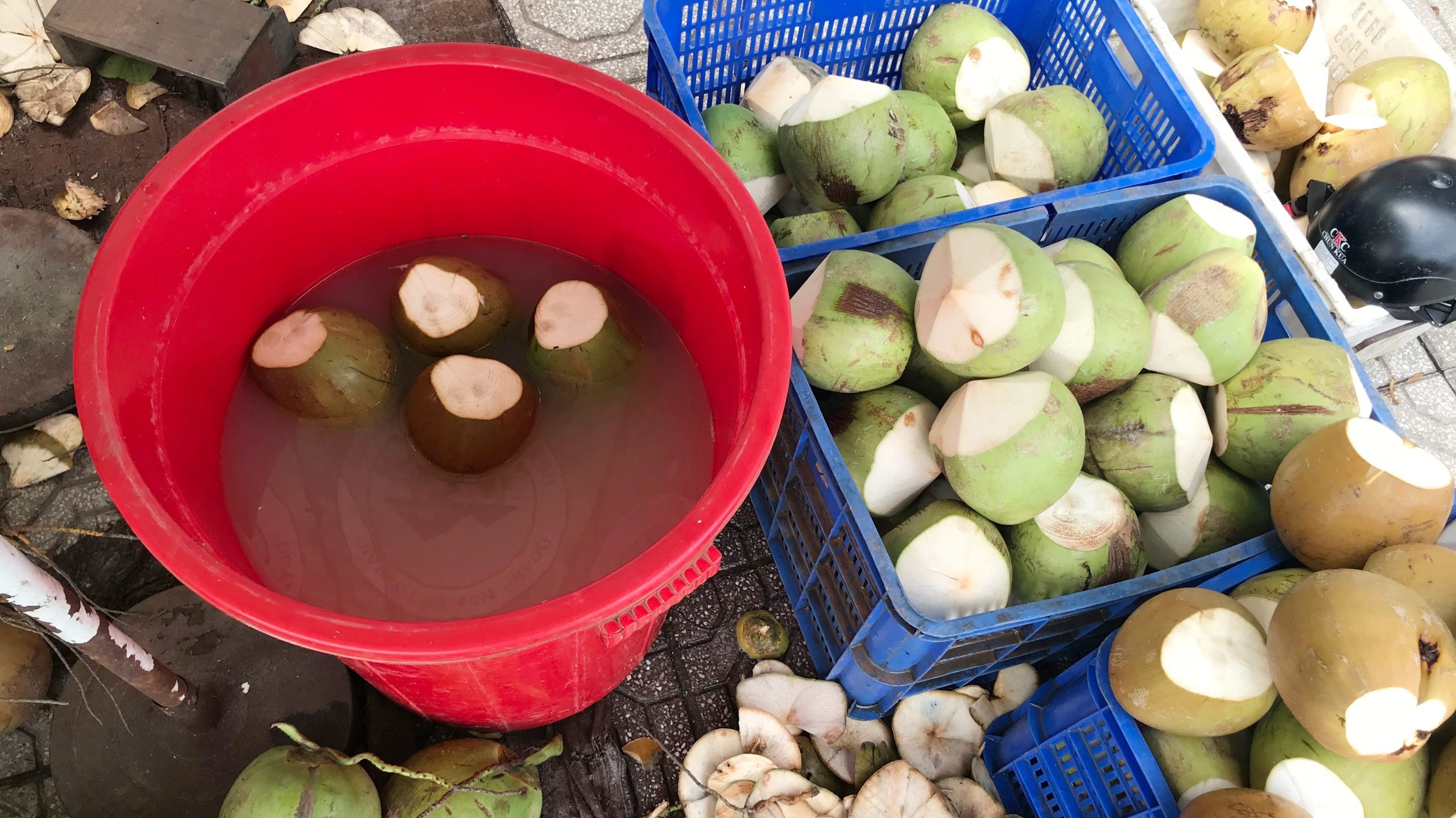 Vì Sao Nhiều Dừa Xiêm Trọc Bị Ngâm Hóa Chất