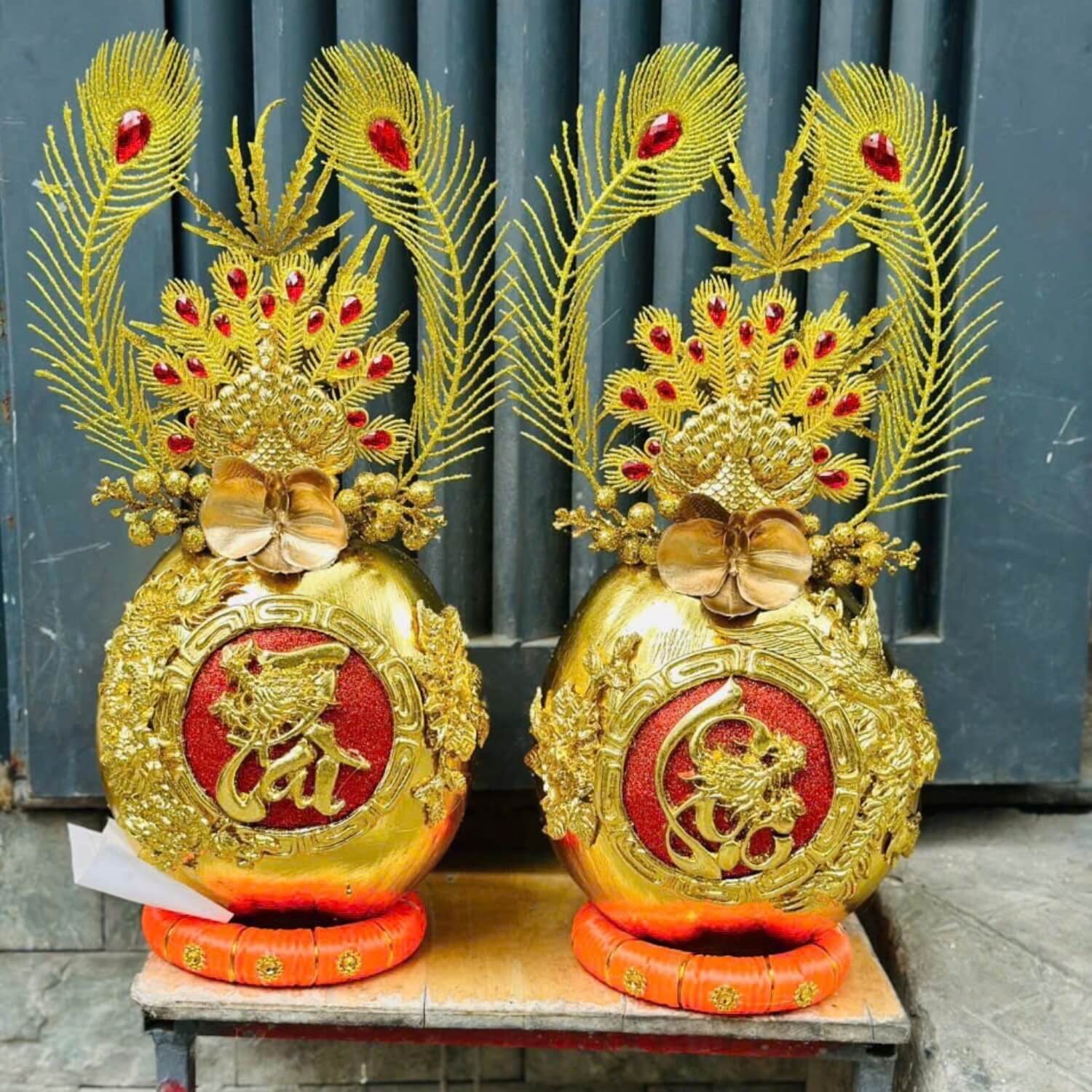 Cặp dừa chưng Tết Bính Ngọ dát vàng, khắc chữ Tài - Lộc