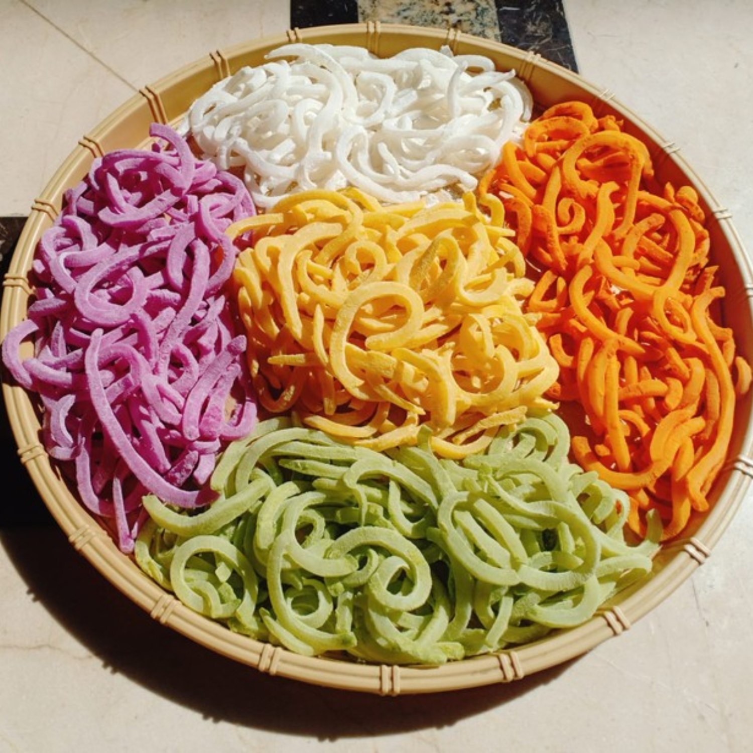 Mứt dừa non được xem là biểu tượng của sự gắn bó, đoàn viên