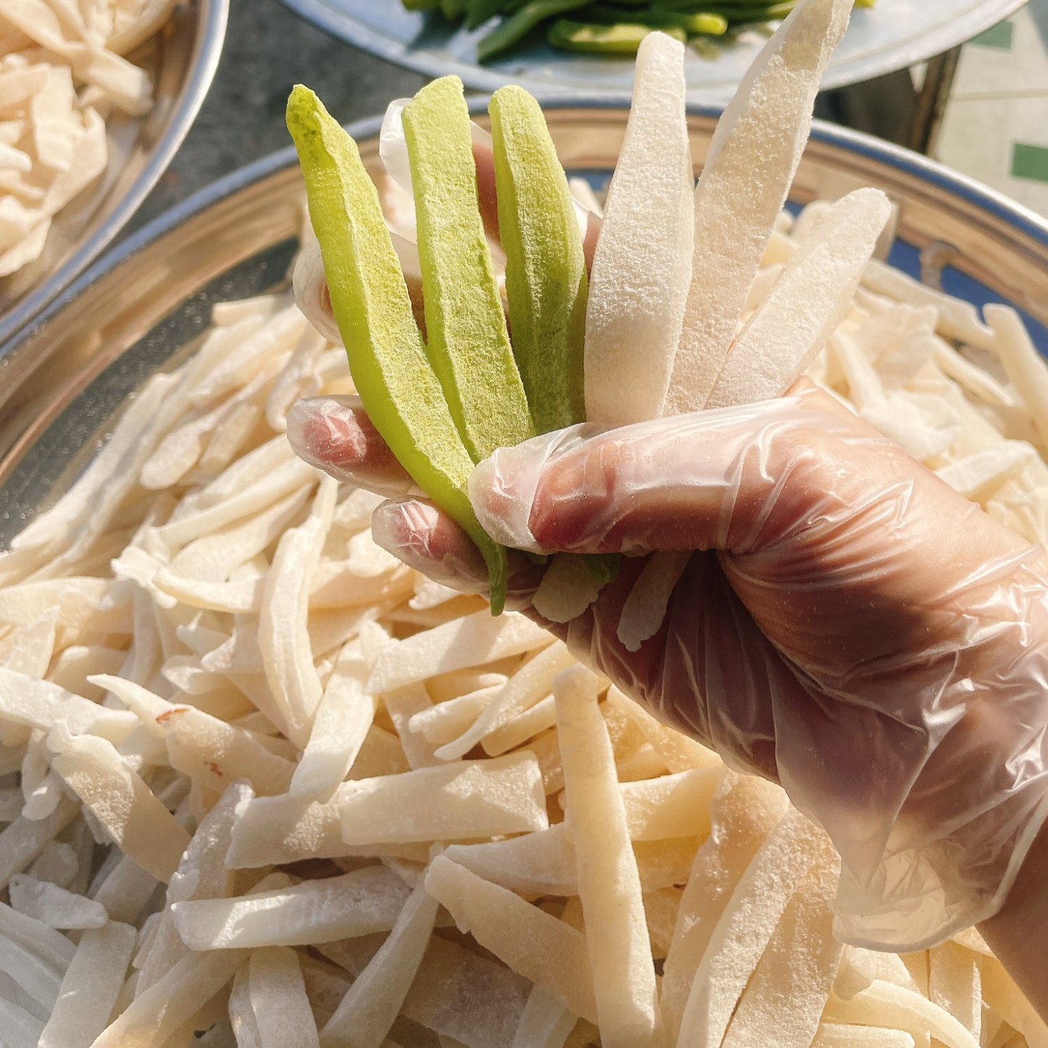 Một số mẹo hay cần nắm để sên mứt dừa non ngũ sắc ngon