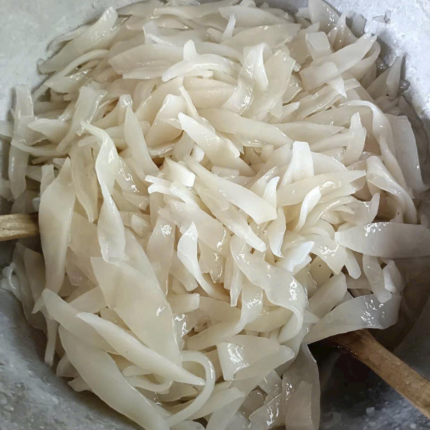 Sên là giai đoạn quan trọng, cần được thực hiện kỹ lưỡng để mứt ngon